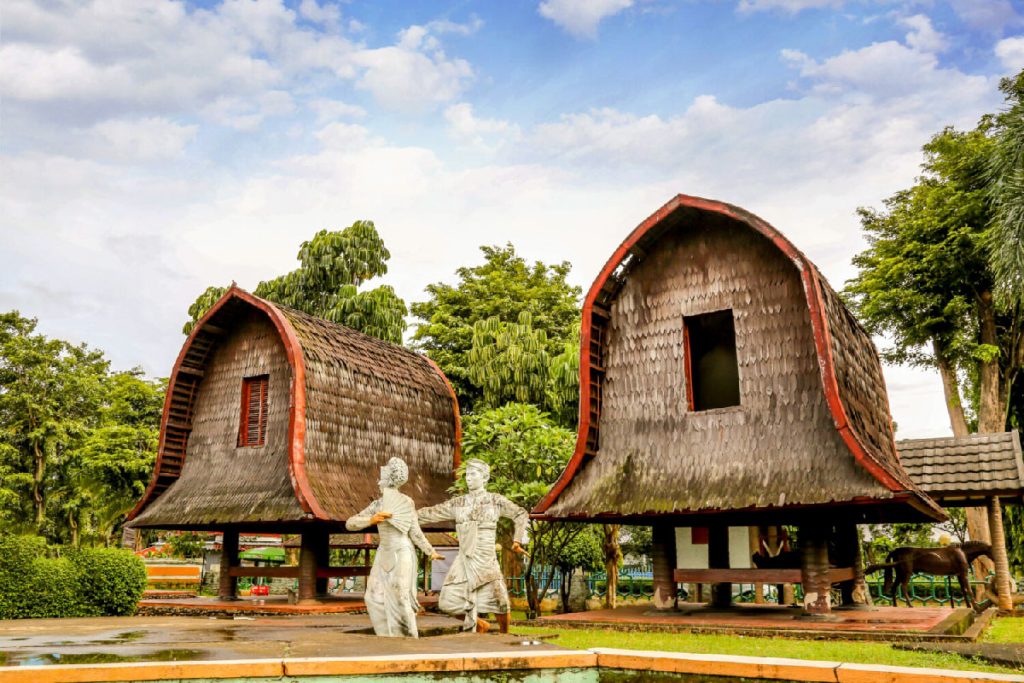Rumah Adat Kebun Baru